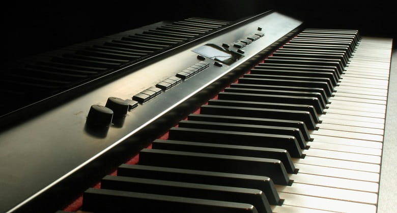 Digital Piano vs Keyboard: How to Choose the Right Instrument