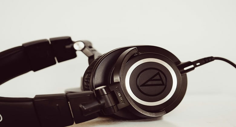 Studio Monitors vs Headphones: Which Is Better for Your Home Studio?